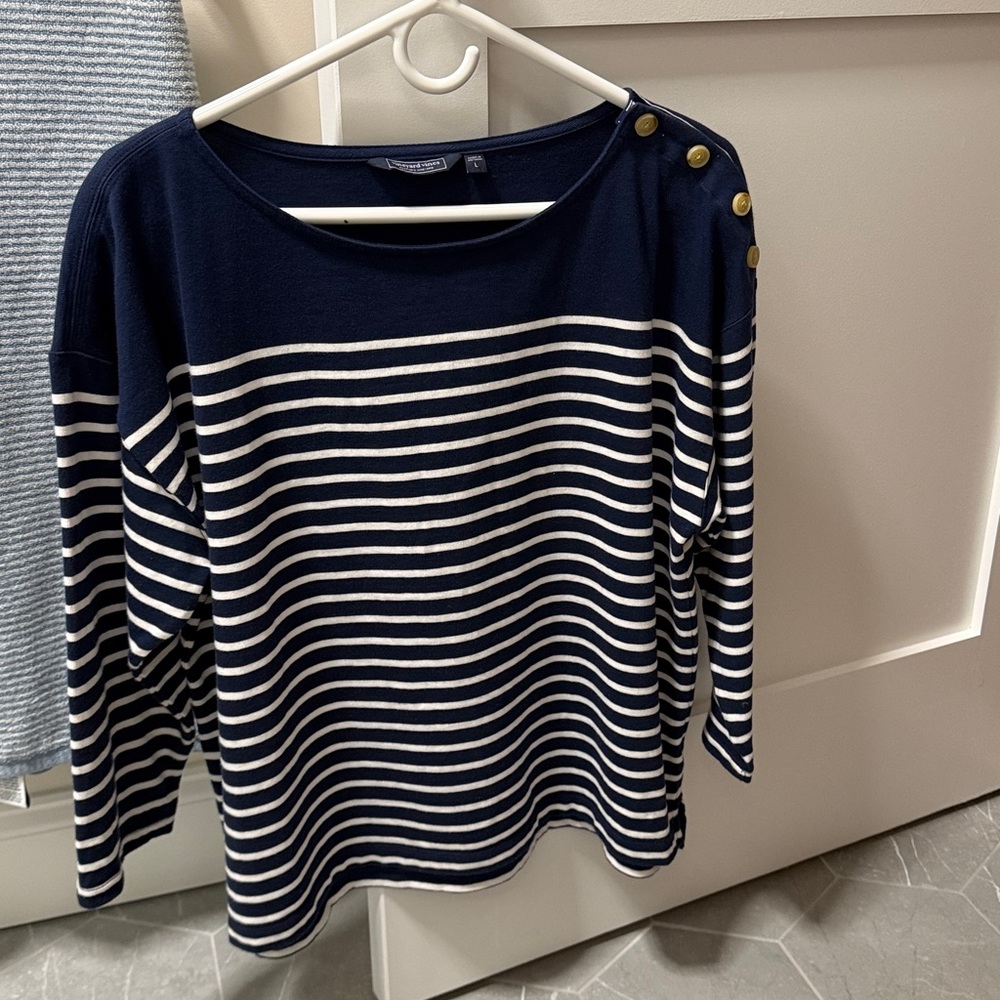 Vineyard Vines Navy and White Striped Long 3/4 sleeves top- brand new